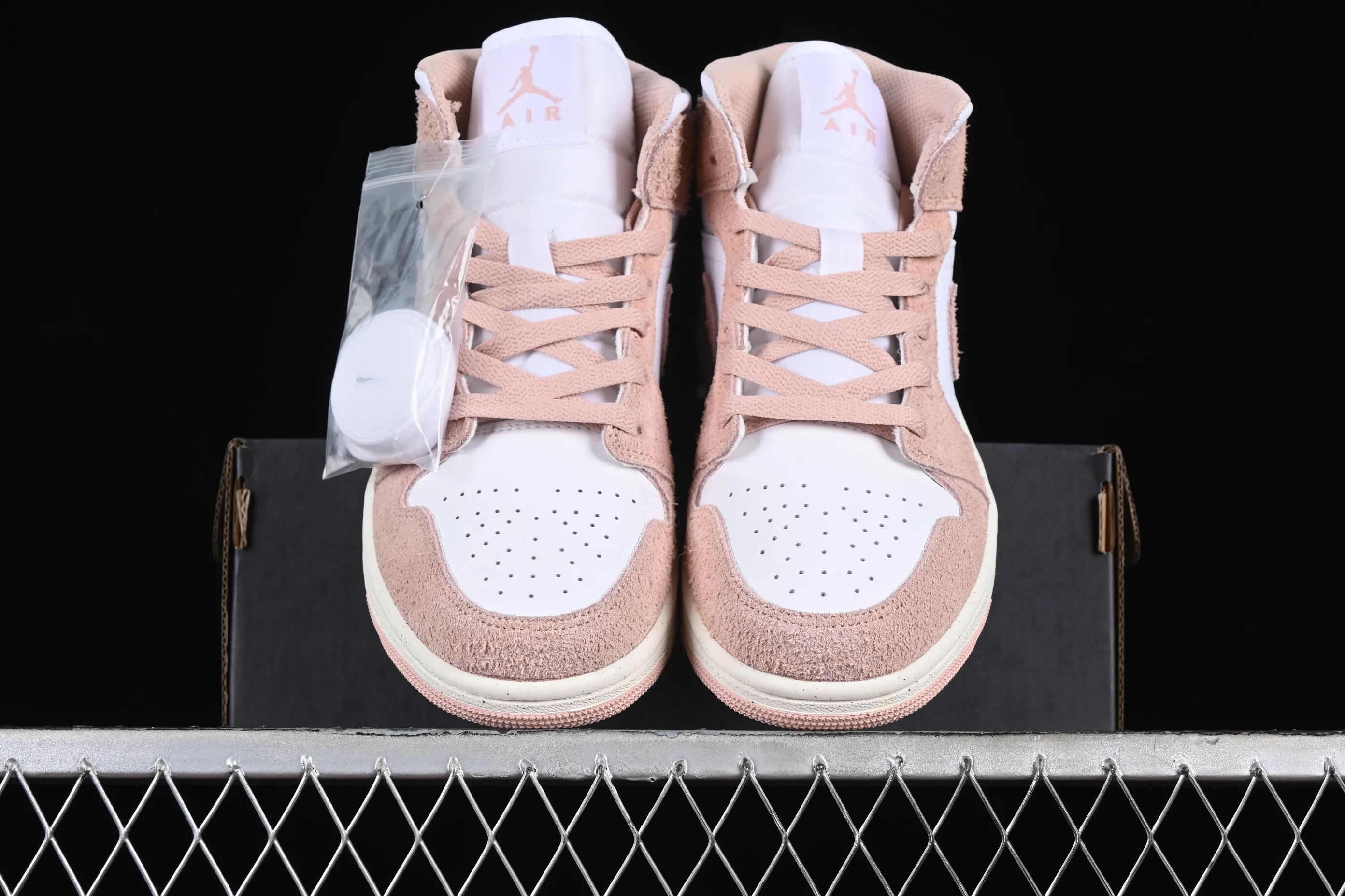 All categories Air Jordan Jordan series basketball shoes Air Jordan 1 Mid Air Jordan AJ1 Mid AJ1 Joe 1 white pink mid-top basketball shoes FN7432-161